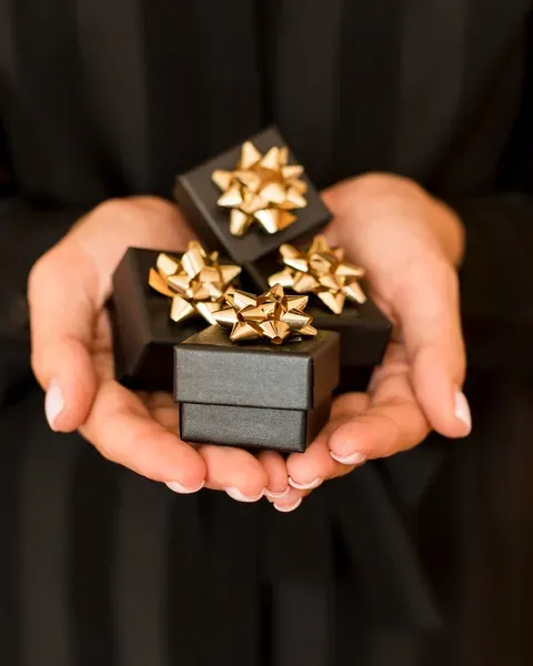 coffrets-cadeaux-mains